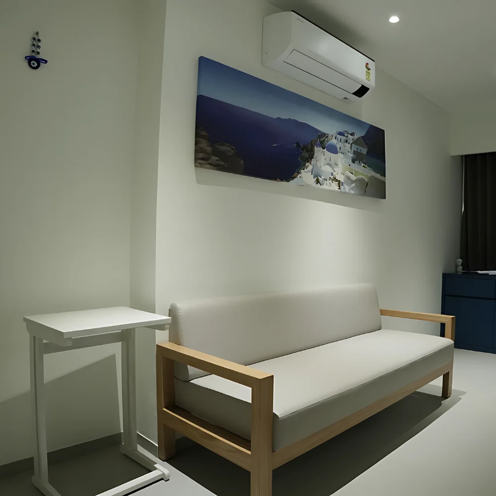 Private patient room at Tirtham Surgical Hospital 11